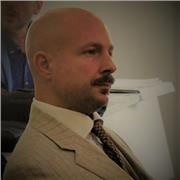 Laureato magistrale in scienze filosofiche dà lezioni in tutte le materie letterarie, storiche, filosofiche, in lingua inglese, tedesca e latina